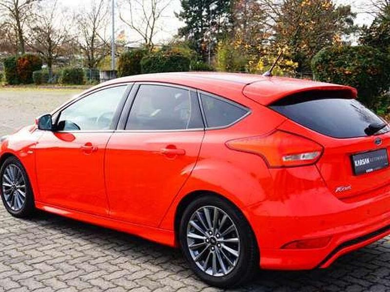 Gebraucht Ford Focus ST-Line 140 PS (102 kW) 2018 Rot Kleinwagen