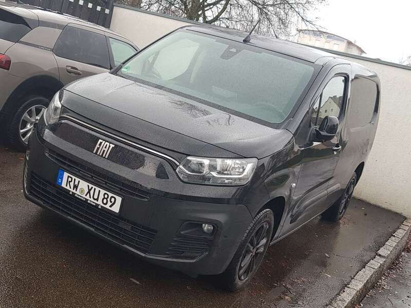 Schwarz Gebraucht 2023 Fiat Doblò Van / Kleinbus | 24.400 € (Etwas zu teuer) - Bild 1/4