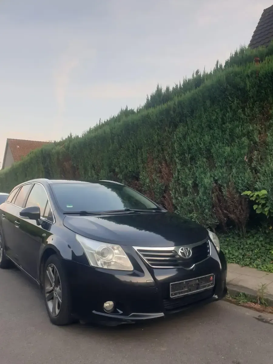 Gebraucht Toyota Avensis 150 PS (110 kW) 2011 Schwarz Kombi