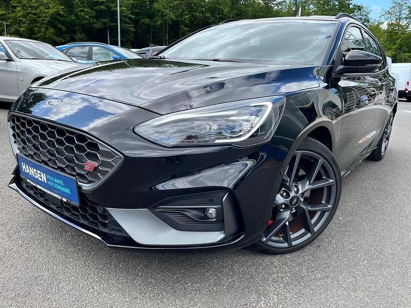 Obsidianschwarz metallic Gebraucht 2022 Ford Focus ST Limousine | 29.400 € (Guter Preis) - Bild 1/4