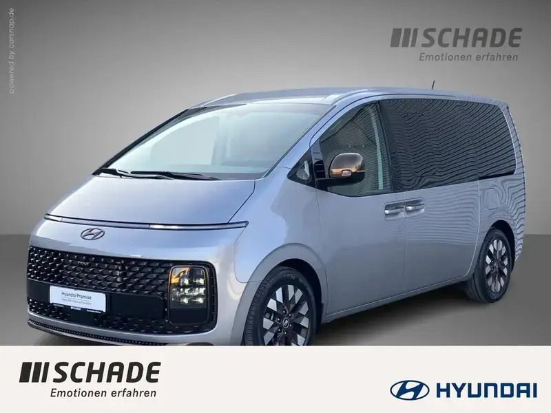 Shimmering silver / met Gebraucht 2024 Hyundai Staria Signature Van | 46.850 € (Superpreis) - Bild 1/1