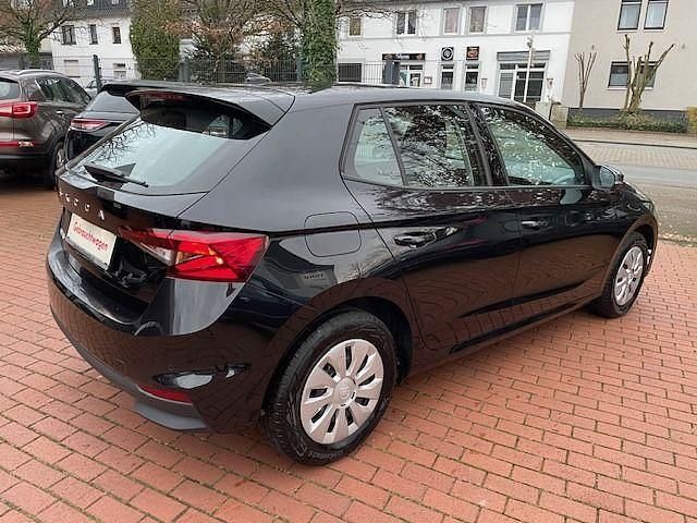 Gebraucht Skoda Fabia Active 95 PS (69 kW) 2022 Schwarzmagic perleffek Limousine