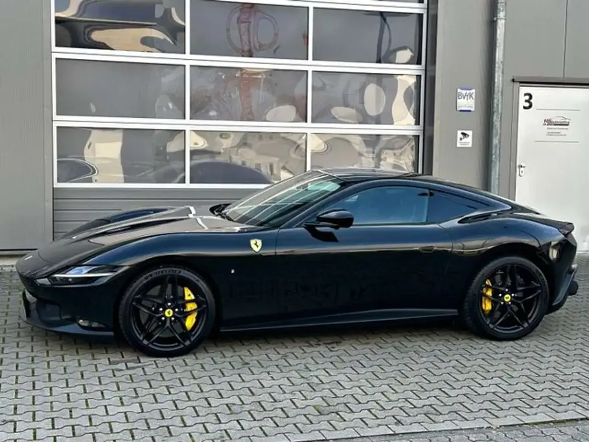 Second-hand Ferrari Roma 620 CP (456 kW) 2022 Negru Coupe