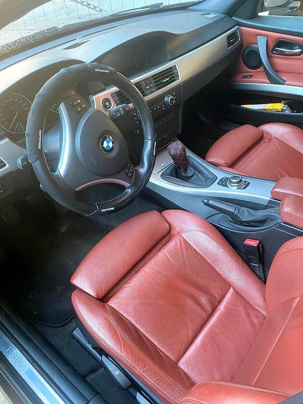 Gebraucht BMW 320 185 PS (136 kW) 2010 Grau Kombi