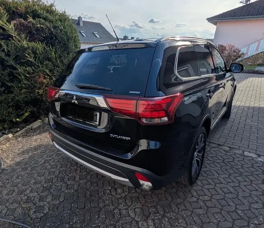 Gebraucht Mitsubishi Outlander Diamant Edition 150 PS (110 kW) 2017 Schwarz SUV
