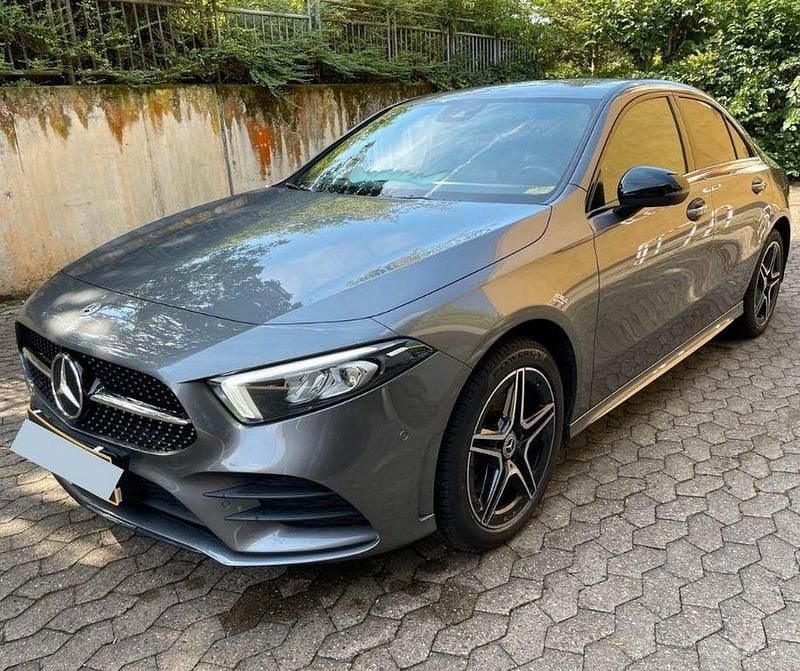 Silber Gebraucht 2022 Mercedes A250 Limousine | 16.500 € (Superpreis) - Bild 1/4