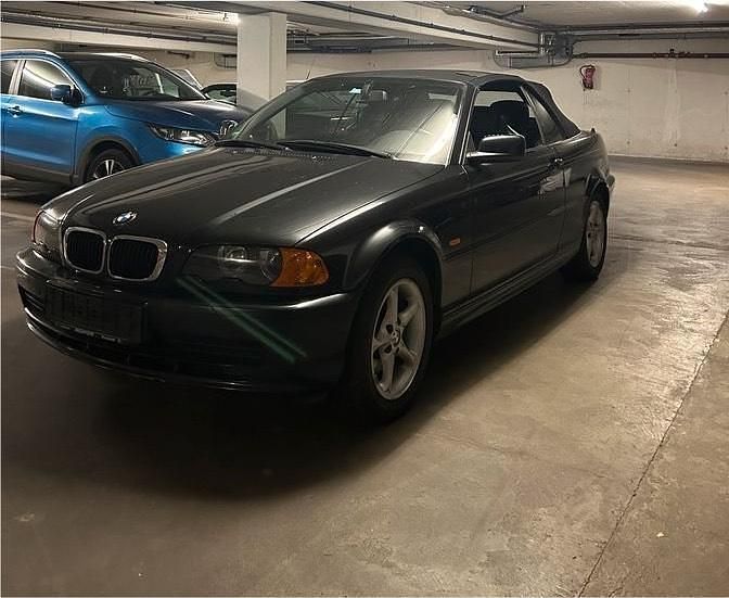 Schwarz Gebraucht 2002 BMW 318 Cabriolet Cabrio | 2.500 € (Guter Preis) - Bild 1/4
