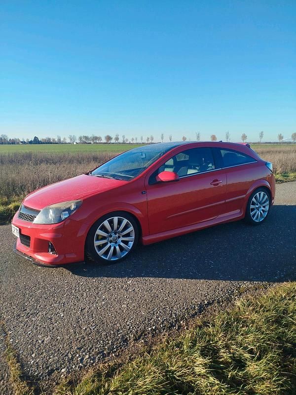 Rot Gebraucht 2007 Opel Astra GTC OPC Coupé | 5.799 € (Etwas zu teuer) - Bild 1/4