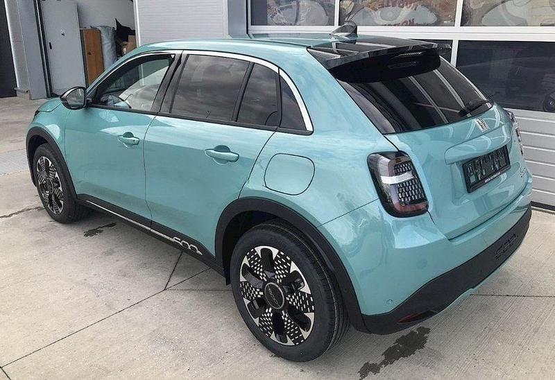 Neu Fiat 600 La Prima 145 PS (106 kW) 2026 Blau SUV