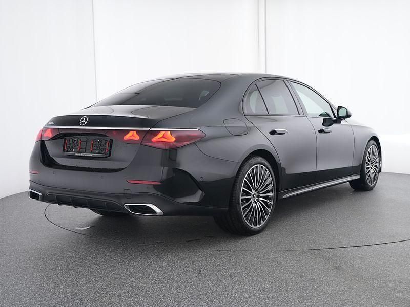Gebraucht Mercedes E300 AMG 313 PS (230 kW) 2024 Obsidianschwarz metallic Limousine