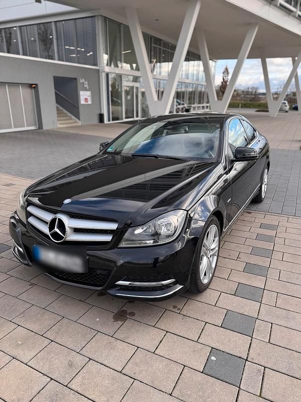 Schwarz Gebraucht 2011 Mercedes C180 Coupé | 7.900 € - Bild 1/4