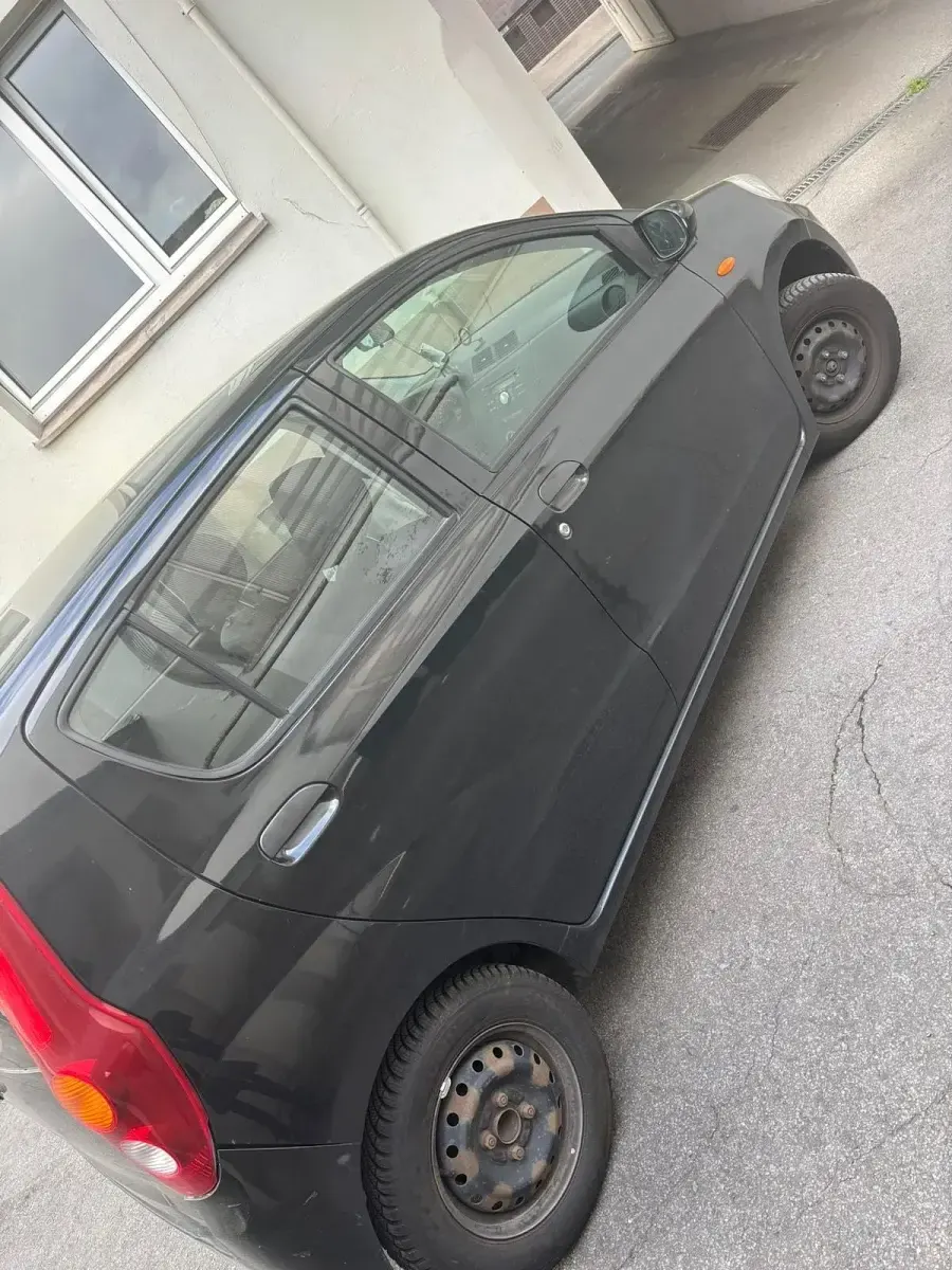 Gebraucht Daihatsu Cuore 70 PS (51 kW) 2009 Schwarz Kleinwagen