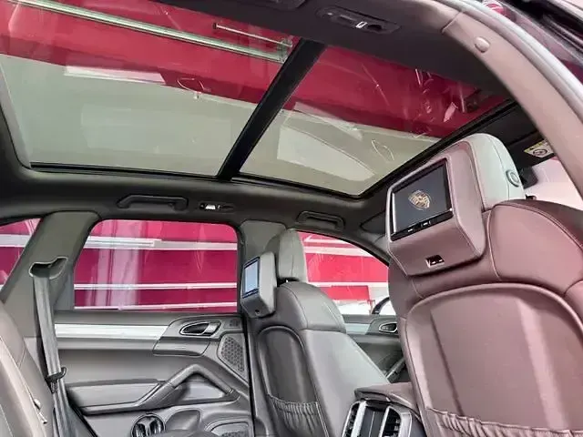 Gebraucht Porsche Cayenne 385 PS (283 kW) 2014 Tiefschwarzmetallic SUV