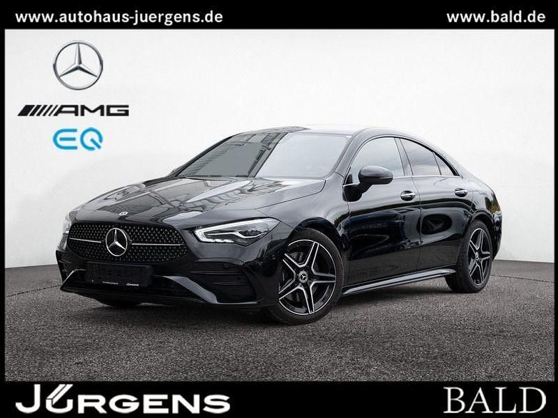 Kosmosschwarz metallic Gebraucht 2024 Mercedes CLA200 AMG Coupé | 37.750 € (Fairer Preis) - Bild 1/4