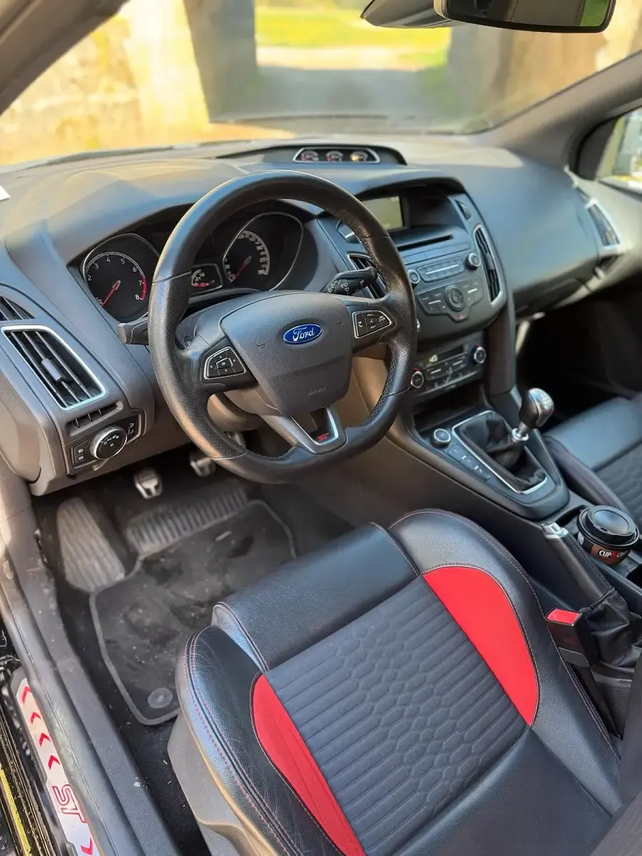 Używany Ford Focus ST 250 KM (183 kW) 2015 Czarny Hatchback