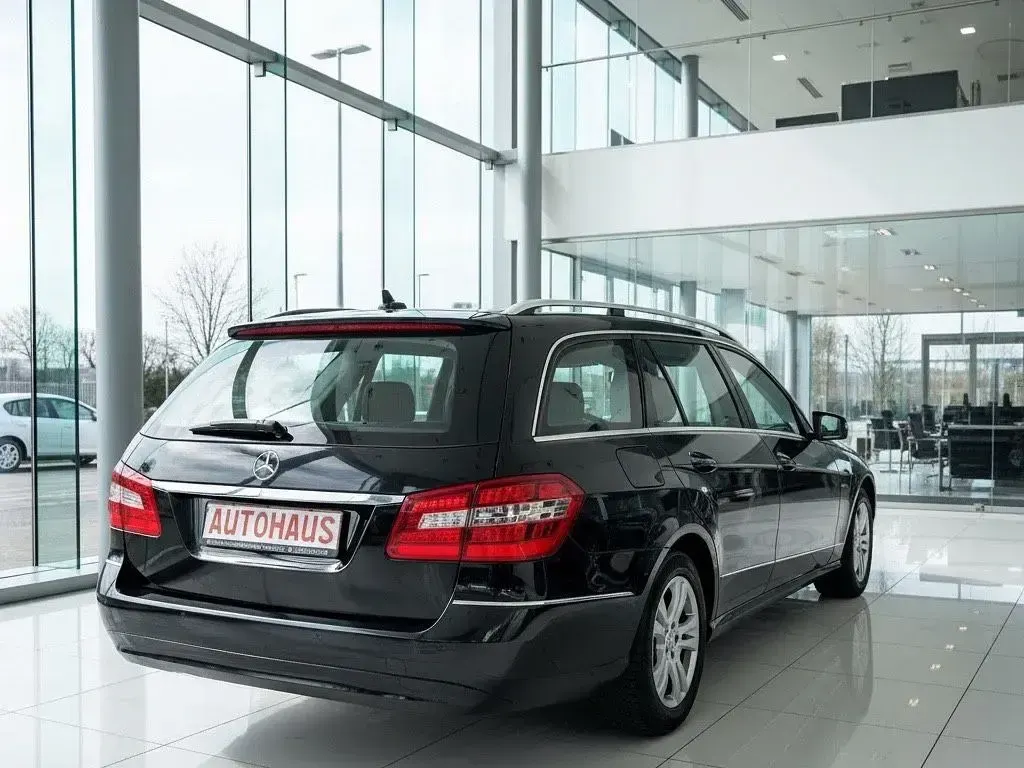 Gebraucht Mercedes E220 Elegance 170 PS (125 kW) 2011 Schwarz Limousine