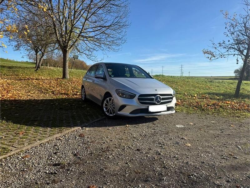 Silber Gebraucht 2019 Mercedes B220 Van / Kleinbus | 25.000 € (Guter Preis) - Bild 1/4