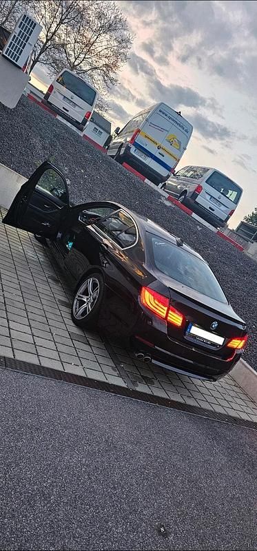 Schwarz Gebraucht 2013 BMW 520 M Sport Limousine | 11.750 € (Guter Preis) - Bild 1/4