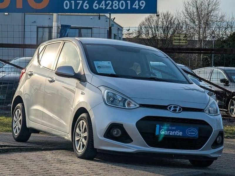 Gebraucht Hyundai i10 Classic 67 PS (49 kW) 2016 Sleek silver / met (metallic) Kleinwagen