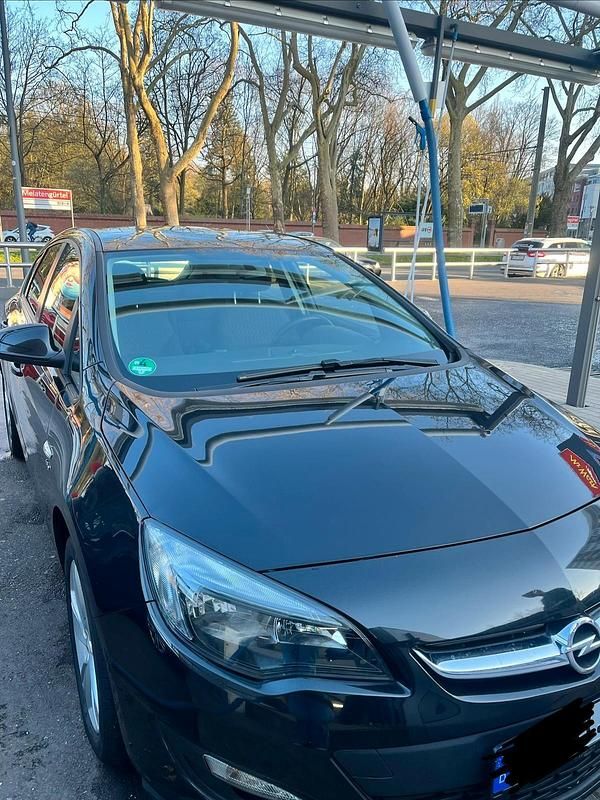 Gebraucht Opel Astra 100 PS (73 kW) 2013 Schwarz Kleinwagen