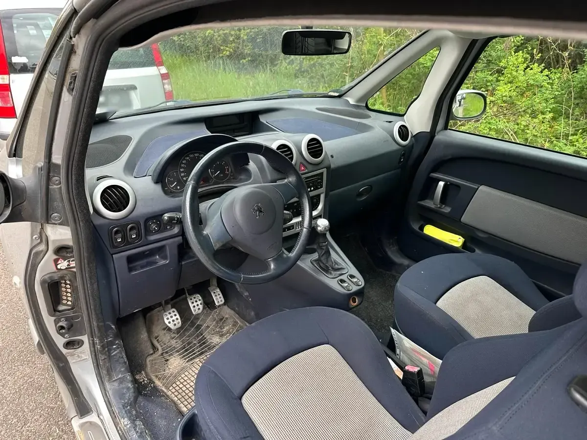 Gebraucht Peugeot 1007 Sport 108 PS (79 kW) 2009 Silber Van / Kleinbus