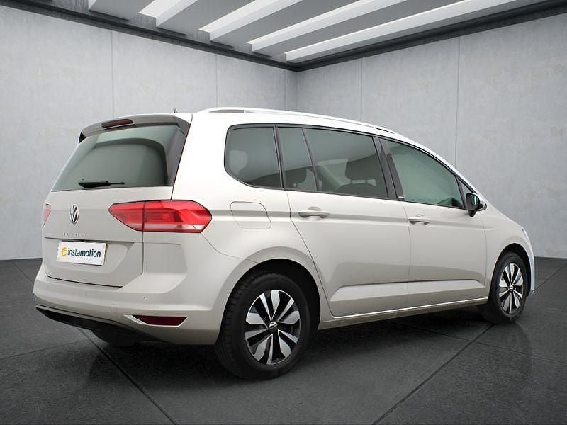 Gebraucht VW Touran 150 PS (110 kW) 2024 Silber Van / Kleinbus