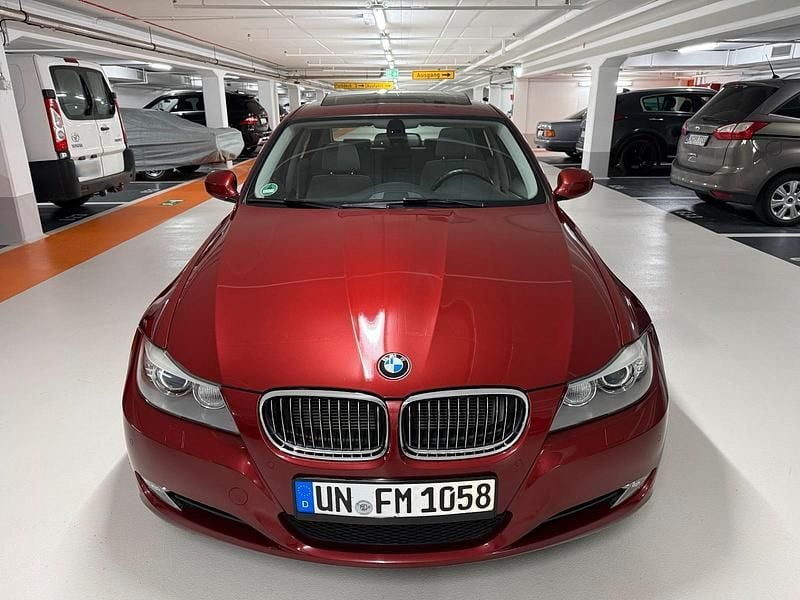 Second-hand BMW 330 272 CP (200 kW) 2010 Roșu Berlinǎ