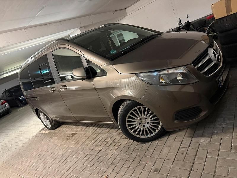Gebraucht Mercedes V220 163 PS (119 kW) 2015 Braun Van / Kleinbus