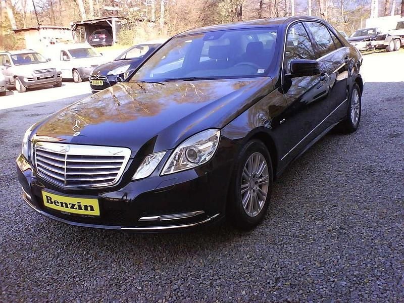 Second-hand Mercedes E200 184 CP (135 kW) 2011 Negru Berlinǎ