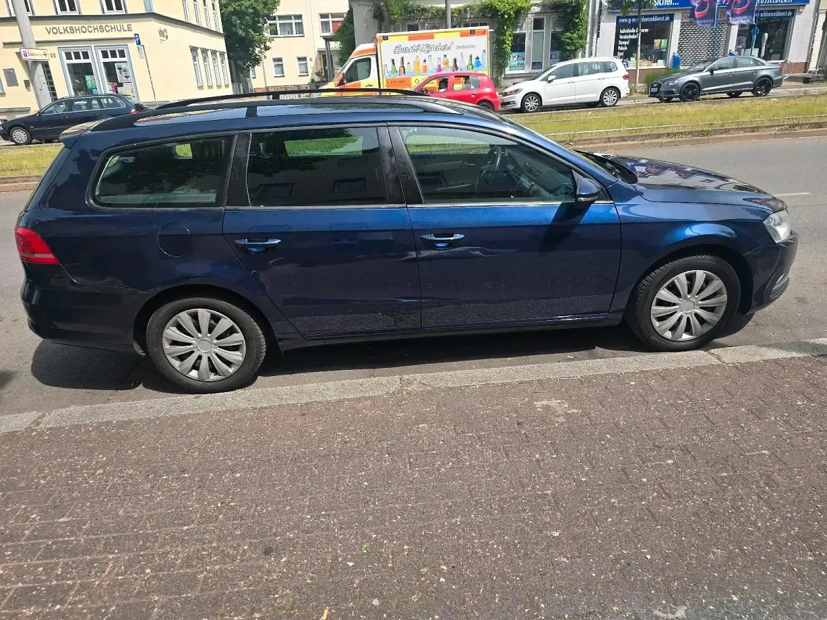 Gebraucht VW Passat 122 PS (89 kW) 2013 Blau Kombi