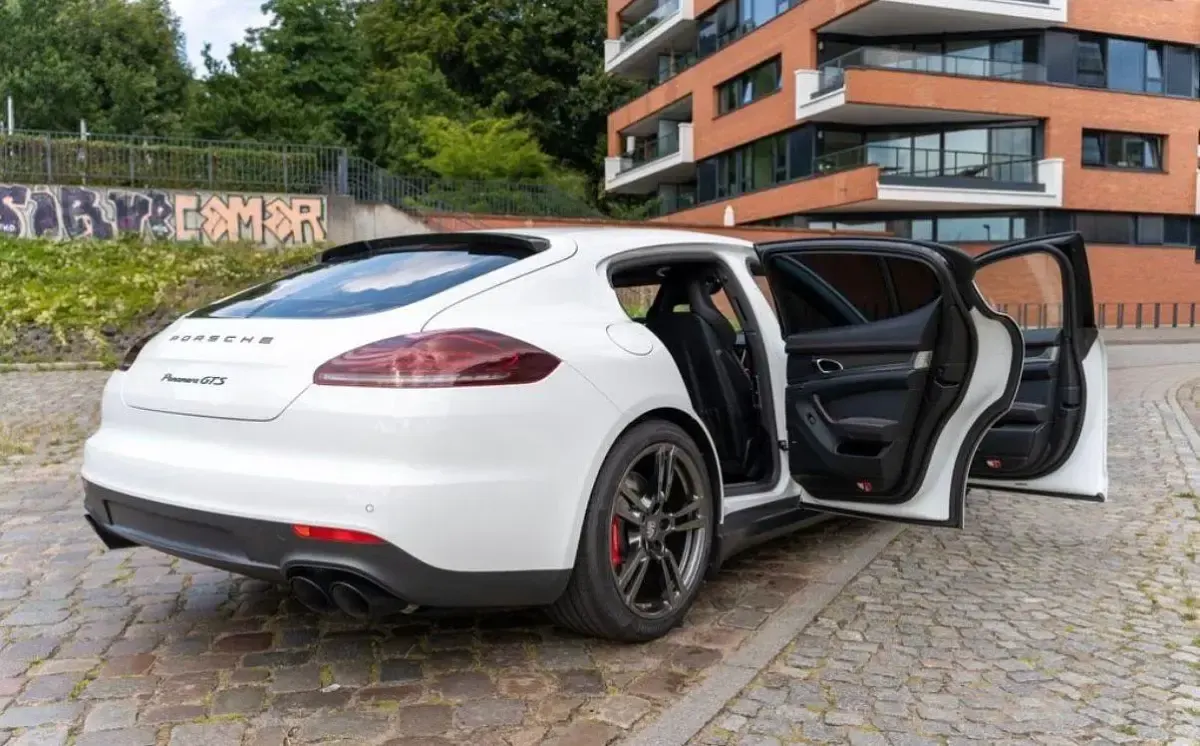 Gebraucht Porsche Panamera GTS 441 PS (324 kW) 2014 Weiß Kleinwagen