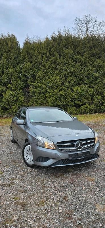 Schwarz Gebraucht 2013 Mercedes A180 Kleinwagen | 5.600 € (Fairer Preis) - Bild 1/4