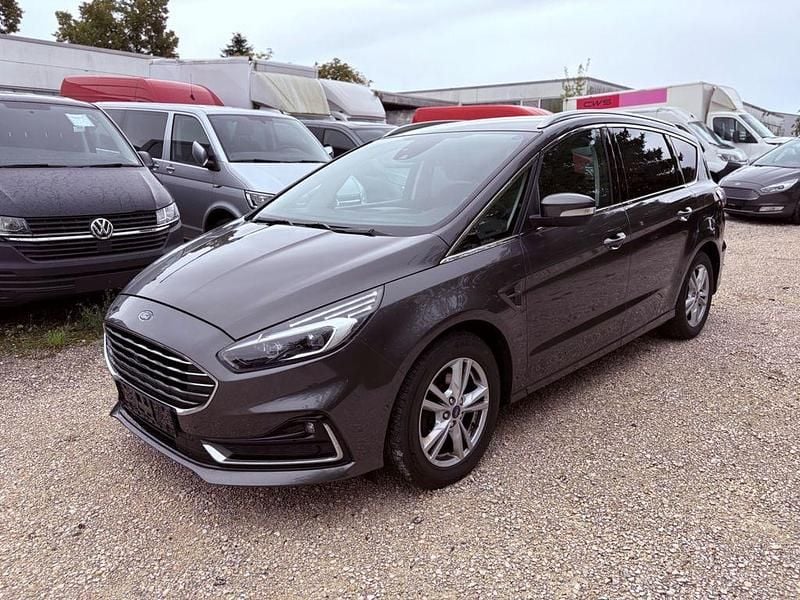 Grau Gebraucht 2020 Ford S-MAX Titanium Van / Kleinbus | 15.990 € (Guter Preis) - Bild 1/4