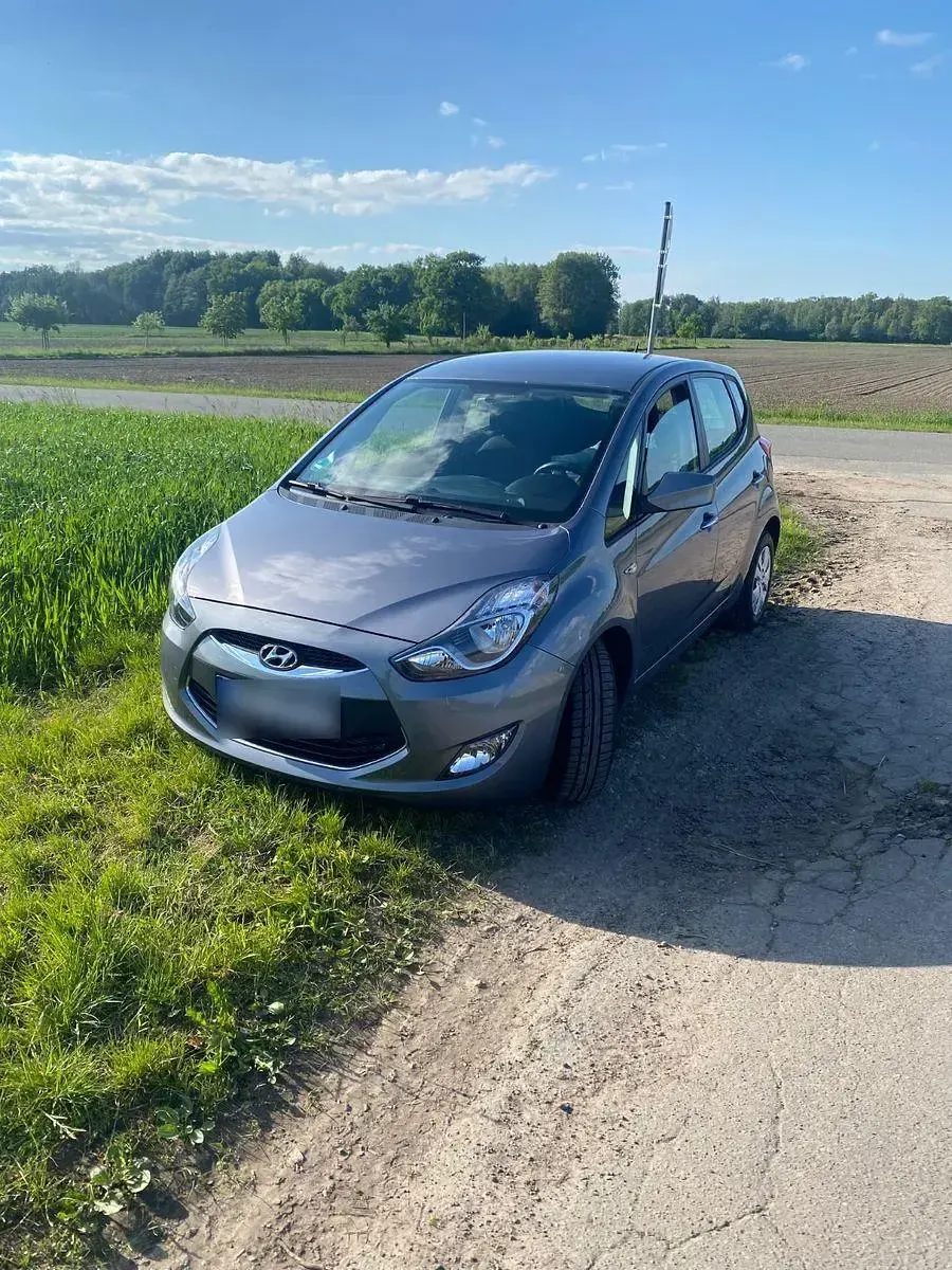 Gebraucht Hyundai ix20 Edition 90 PS (66 kW) 2014 Grau Kleinwagen