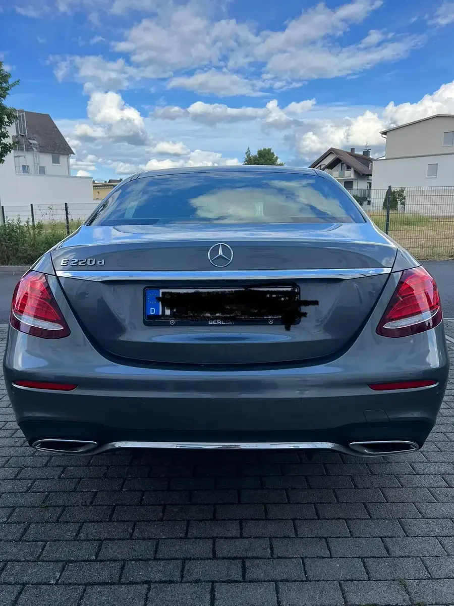 Gebraucht Mercedes E220 194 PS (142 kW) 2016 Grau Limousine