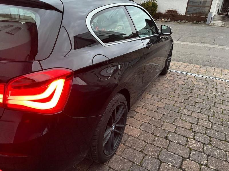 Schwarz Gebraucht 2016 BMW 120 Sport Line Kleinwagen | 14.950 € (Fairer Preis) - Bild 1/4