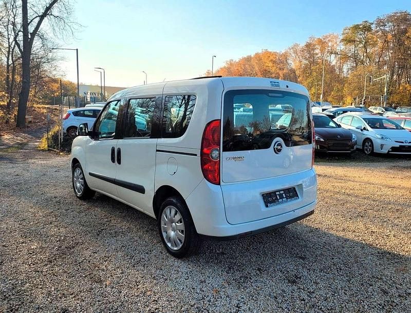 Gebraucht Opel Combo Edition 95 PS (69 kW) 2012 Polar white Van / Kleinbus