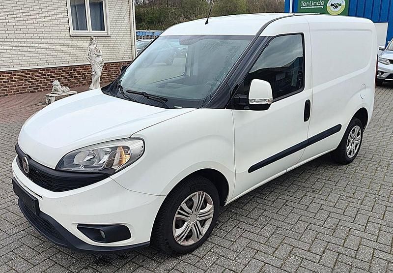 Gebraucht Fiat Doblò 101 PS (74 kW) 2017 Weiß Van / Kleinbus
