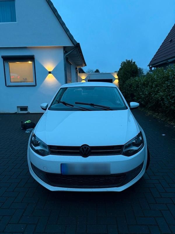 Weiß Gebraucht 2011 VW Polo Kleinwagen | 5.200 € - Bild 1/4