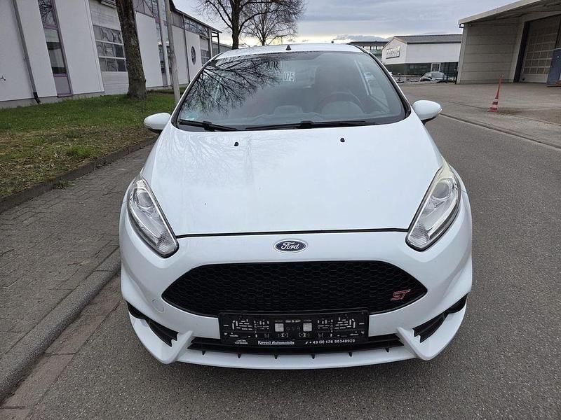 Gebraucht Ford Fiesta ST 182 PS (133 kW) 2013 Weiß Kleinwagen