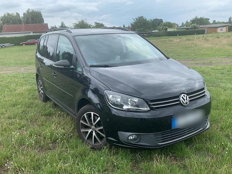 Schwarz Gebraucht 2011 VW Touran Van / Kleinbus | 6.800 € (Fairer Preis) - Bild 1/4