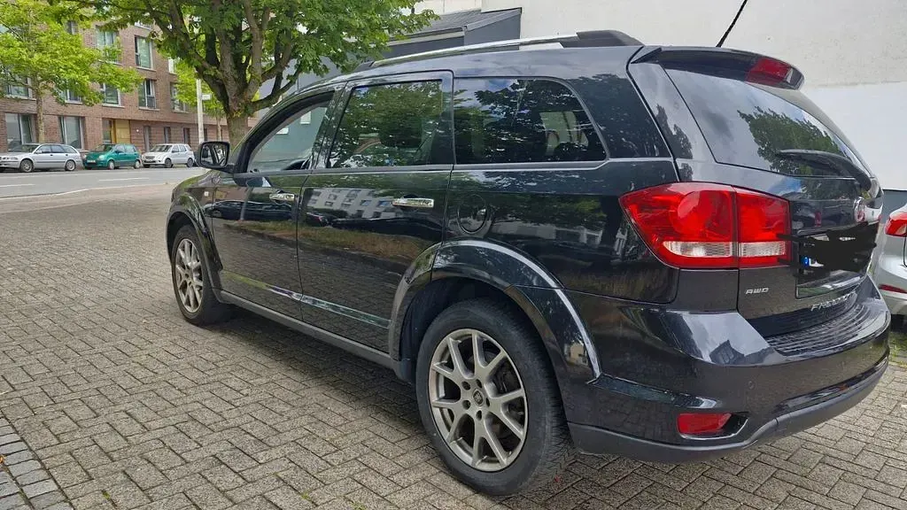 Gebraucht Fiat Freemont 170 PS (125 kW) 2013 Schwarz SUV