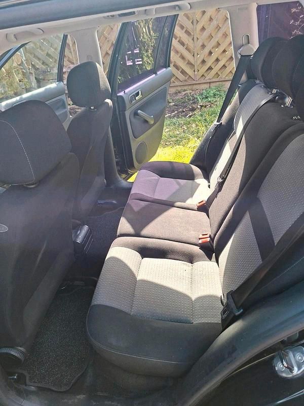 Second-hand VW Golf IV 101 CP (74 kW) 2004 Negru Break