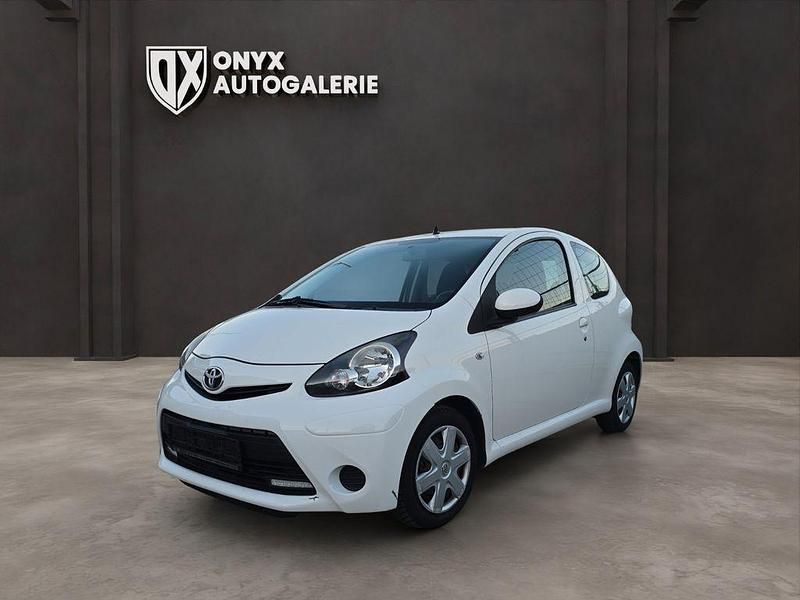 Gebraucht Toyota Aygo Cool 68 PS (50 kW) 2012 Weiß Kleinwagen