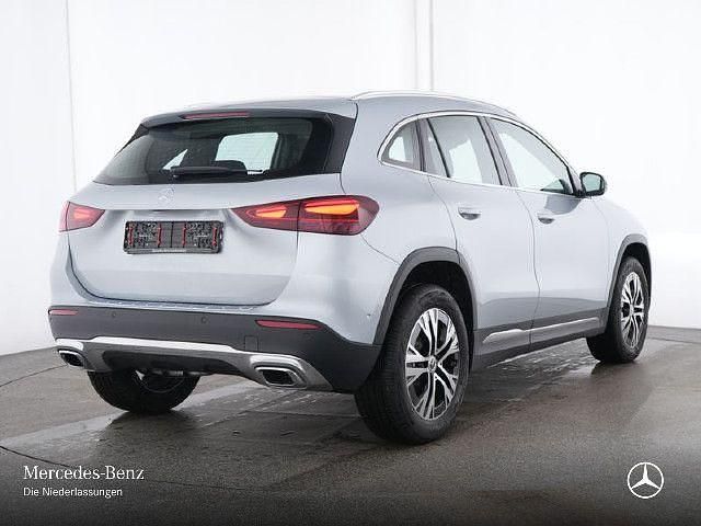 Silber Gebraucht 2024 Mercedes GLA200 Advanced SUV | 38.590 € (Guter Preis) - Bild 1/4