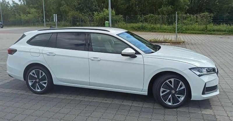 Gebraucht Skoda Superb Selection 150 PS (110 kW) 2024 Kristall weiss Kombi