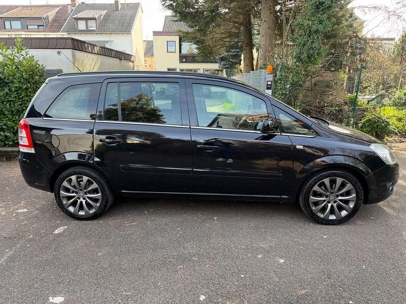 Gebraucht Opel Zafira Edition 140 PS (102 kW) 2010 Schwarz Van / Kleinbus