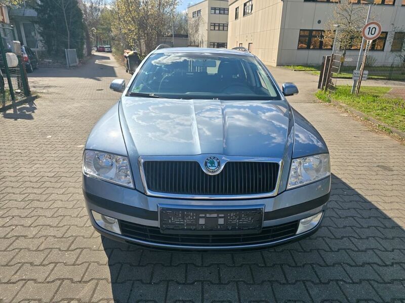 Grau Gebraucht 2008 Skoda Octavia Ambiente Kombi | 3.999 € (Fairer Preis) - Bild 1/4