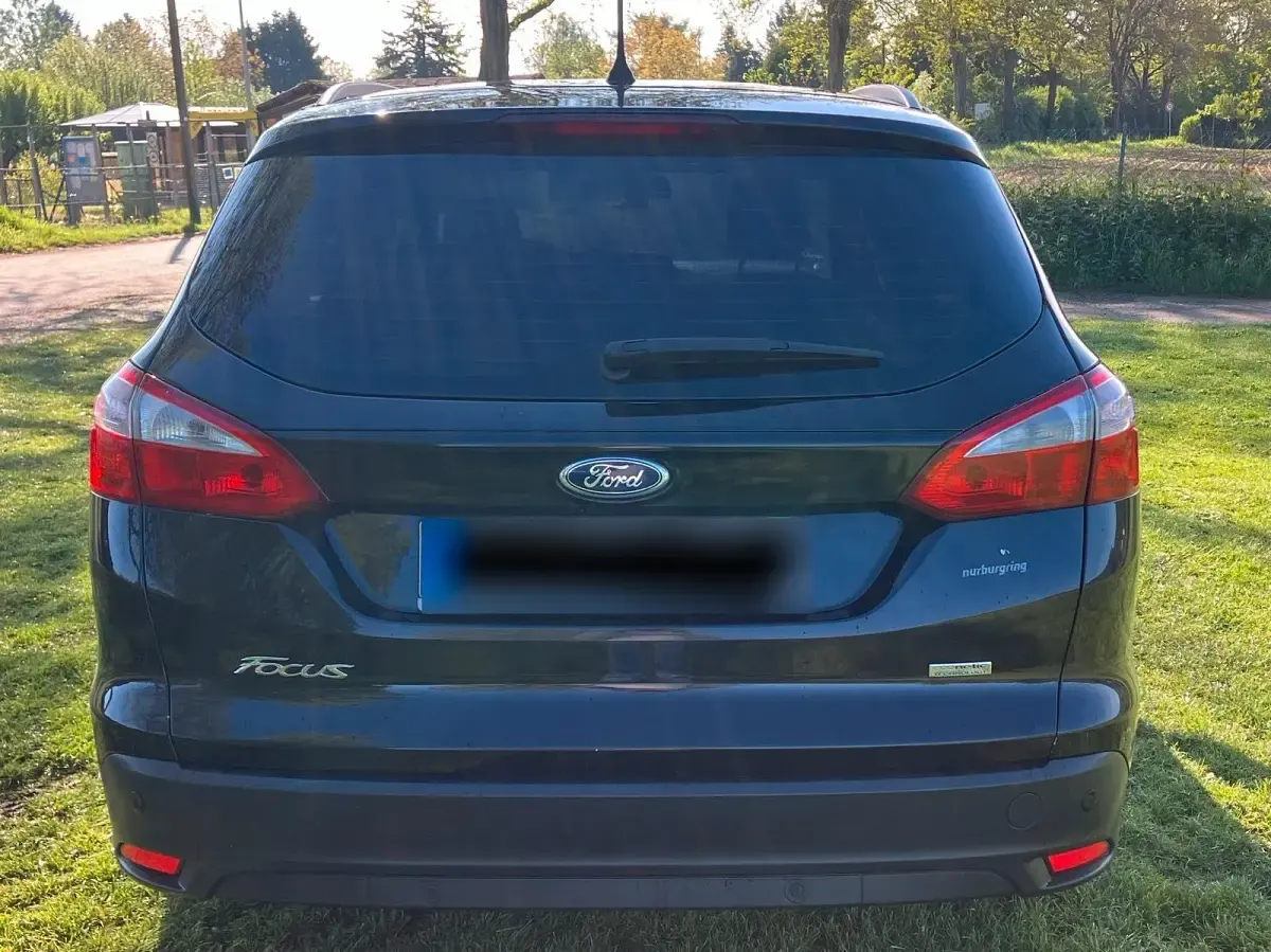 Gebraucht Ford Focus 116 PS (85 kW) 2012 Schwarz Kombi