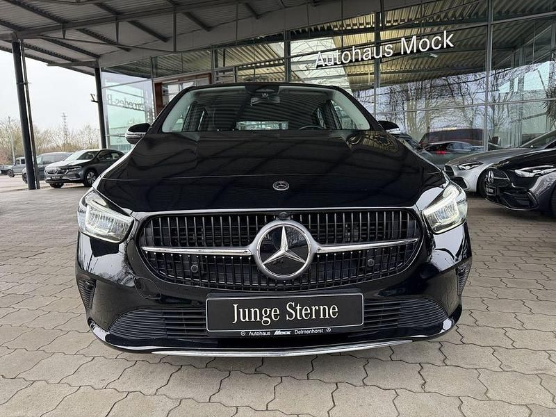 Gebraucht Mercedes E250 Advanced 163 PS (119 kW) 2024 Schwarz Limousine